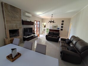 TV - SAONA VILLAS (CP DAV): villa for 11 people, private swimming pool, air co (Les Tres Cales)