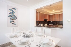 Standard Apartment | In-room dining