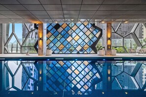 Indoor pool, a heated pool - CBD, Stylish, Heated Pool, Gym, Sauna, Steam, BBQ (Melbourne)