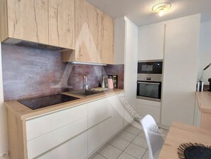 Fridge, microwave, oven, dishwasher - T3 sur les hauteurs dans résidence avec piscine (Sète)