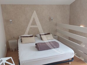 1 quarto, ferros/tábuas de passar roupa
