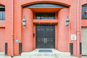 Exterior detail - NEW REMODEL Franklin at the Historic Bryson Building (Savannah)