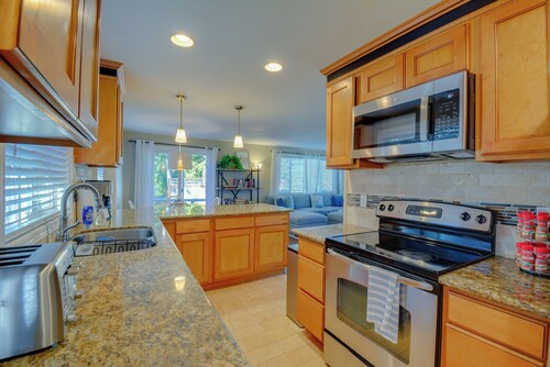 Gig Harbor Vacation Rental Home: 1 Mi to Uptown!