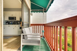 Apartment (0 Bedroom) | Interior - Panama City Beach Getaway - Walk to Beaches! (Panama City Beach)