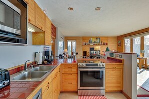 Interior - Heated Pool Access + Near Skiing: Colorado Retreat (Silverthorne)