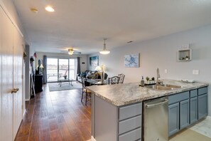 Apartment (2 Bedrooms) | Interior - Waterfront Gem w/ Balcony & Views in Osage Beach (Osage Beach)