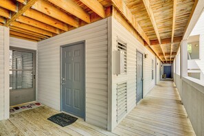 Interior - Waterfront Gem w/ Balcony & Views in Osage Beach (Osage Beach)