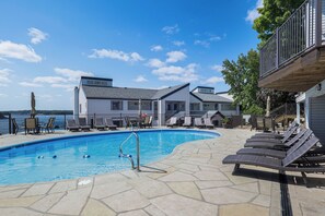 Interior - Waterfront Gem w/ Balcony & Views in Osage Beach (Osage Beach)