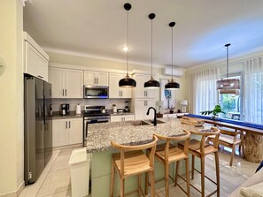 Kühlschrank, Mikrowelle, Ofen, Geschirrspüler