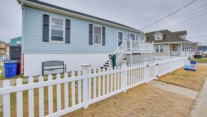 A residential house with a white picket fence, a front porch, and a mailbox. - Beach House w/ Private Pool in North Wildwood (North Wildwood)