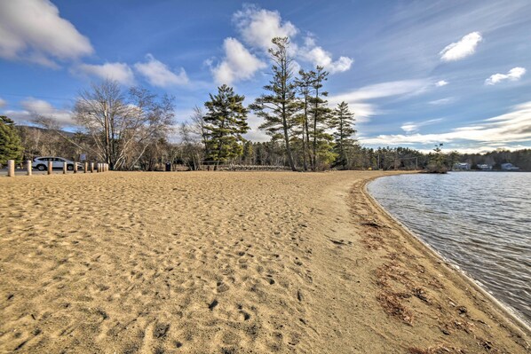 Cottage (3 Bedrooms) | Interior - Lake Winnipesaukee Getaway w/ Private Beach Access (Moultonborough)