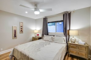 3 bedrooms, iron/ironing board, free cots/infant beds, bed sheets - Family-friendly Fullerton Unit w/ Private Pool! (Fullerton)