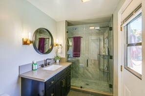 Apartment (3 Bedrooms) | Bathroom - Family-friendly Fullerton Unit w/ Private Pool! (Fullerton)
