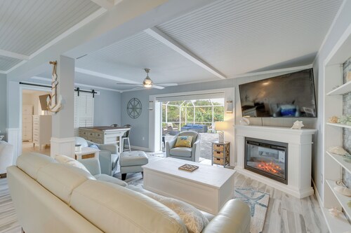 Sarasota Home w/ Pool: 4 Mi to Siesta Key Beach!