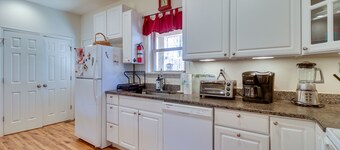 Waterfront Lake Anna Home: Kayaks & Private Dock