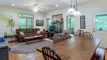 House (3 Bedrooms) | Interior