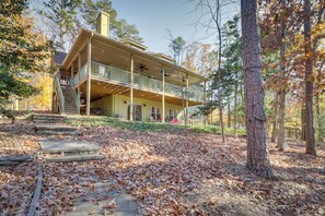 House (3 Bedrooms) | Interior - Waterfront Lake Anna Home: Kayaks & Private Dock (Mineral)