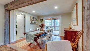 House (5 Bedrooms) | Interior