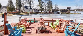 Boat Dock & Lake Access: Farwell Home w/ Balcony!