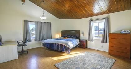 Lakewood Home ~ 5 Mi to Knotts Berry Farm!