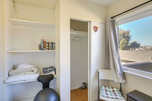 House (3 Bedrooms) | Interior - Lakewood Home ~ 5 Mi to Knotts Berry Farm! (Lakewood)