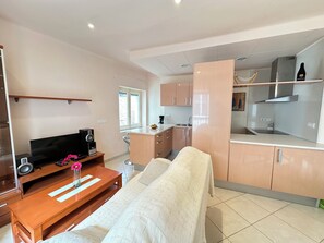 TV - Agi Sant Sebastia 111 Apartamento for rent in Roses Girona. (Roses)