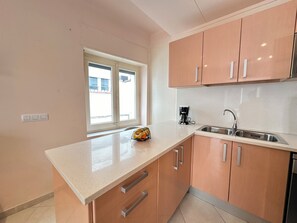 Fridge, microwave, oven, dishwasher - Agi Sant Sebastia 111 Apartamento for rent in Roses Girona. (Roses)