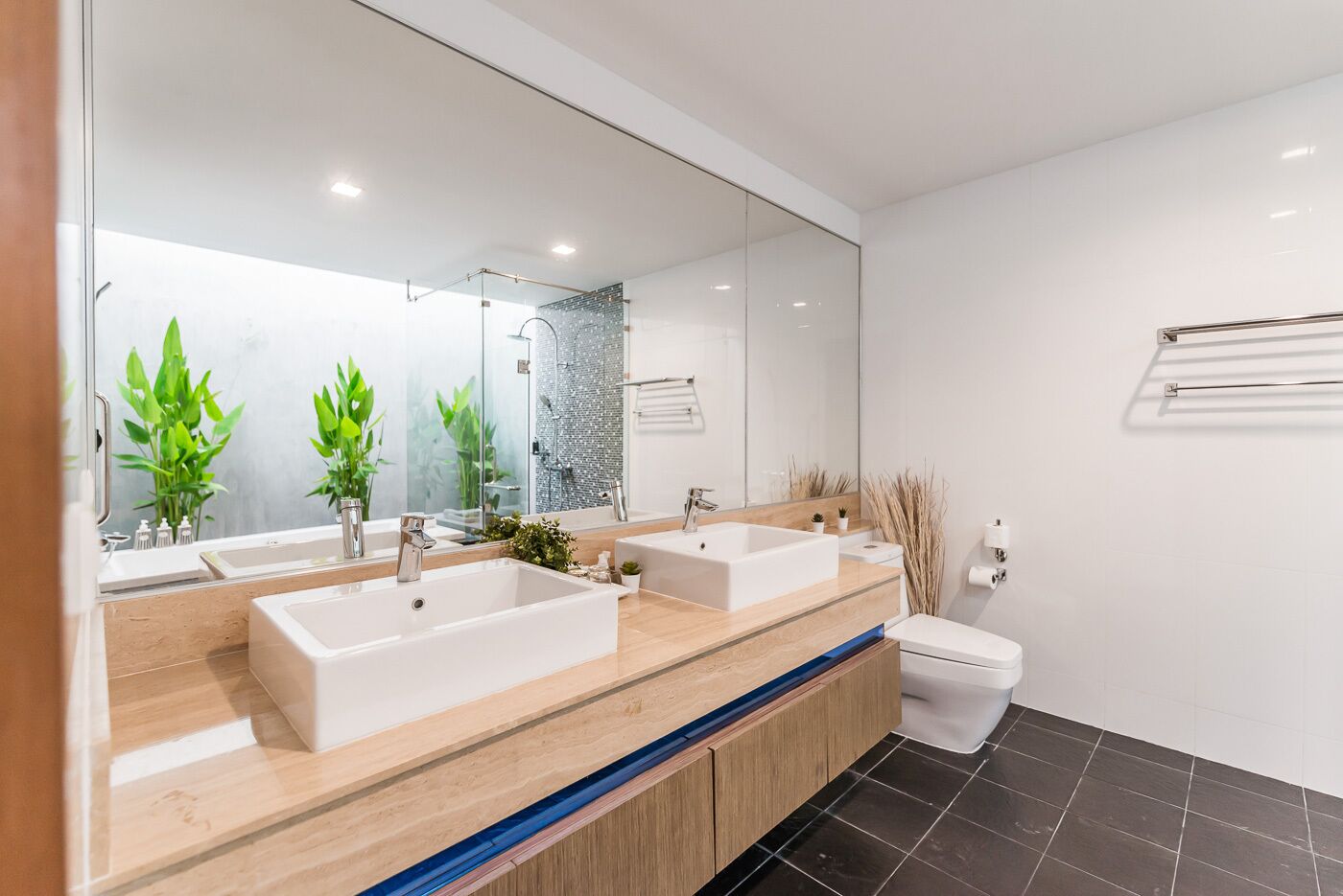 Luxury Villa | 4 bedrooms, premium bedding, desk, laptop workspace