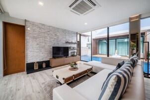 Luxury Villa | Living room | LCD TV