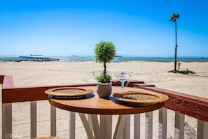Plage, chaises longues, serviettes de plage