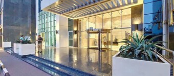 Marina Arcade - Neat Two Bedroom