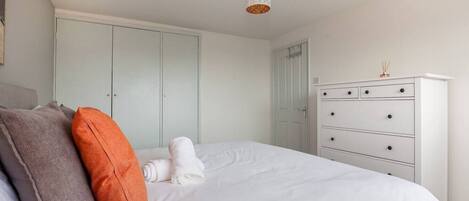 3 عدّة غرف نوم ومكتب ومكواة/لوح كي وواي فاي مجانًا