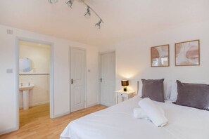 3 dormitorios, escritorio, tabla de planchar con plancha y wifi gratis