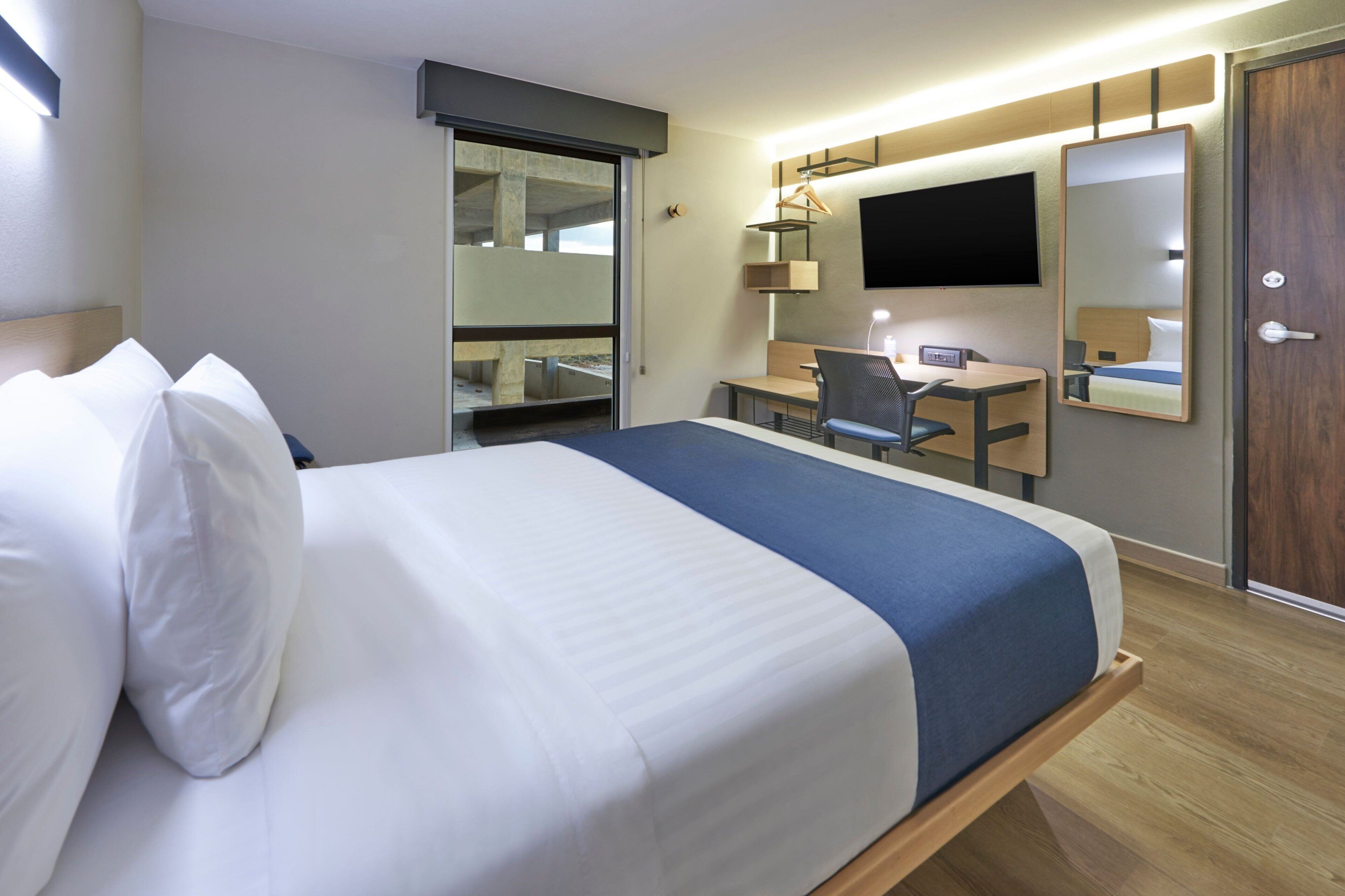 Habitación estándar, 1 cama Queen size | Escritorio, cortinas blackout y insonorización 