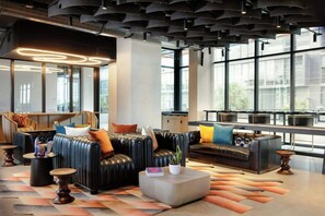 Bar-salon dans le hall