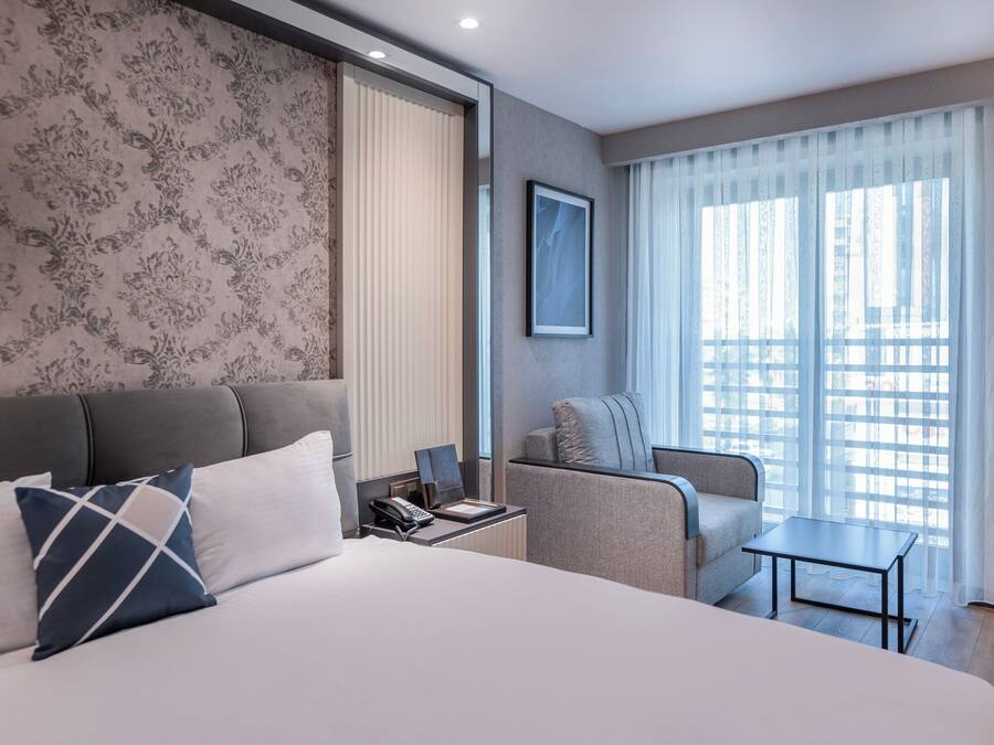 Superior kamer, 1 queensize bed | Luxe beddengoed, een kluis op de kamer, een strijkplank/strijkijzer
