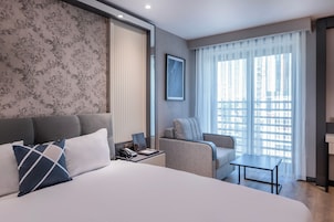 Quarto superior, 1 cama Queen | Roupas de cama premium, cofres nos quartos