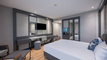 Standard Room, 1 Katil Kelamin (Double) | Peralatan tempat tidur premium, peti besi dalam bilik