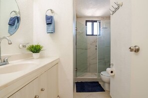 Hair dryer - Beautiful ocean view front villa balconny turquoise sea swim (Cancún)