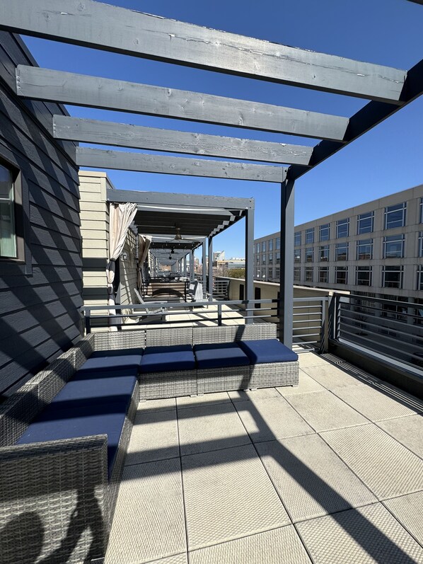 Property grounds - Downtown Skyline Views in Modern Townhome with Rooftop Patios (Des Moines)
