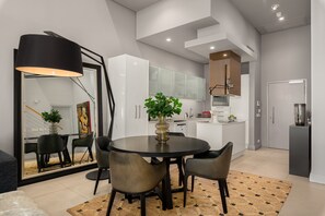 Dining - Lux Elegance in Heart of Mouille Point (Cape Town)