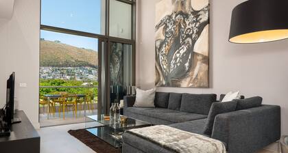 Lux Elegance in Heart of Mouille Point