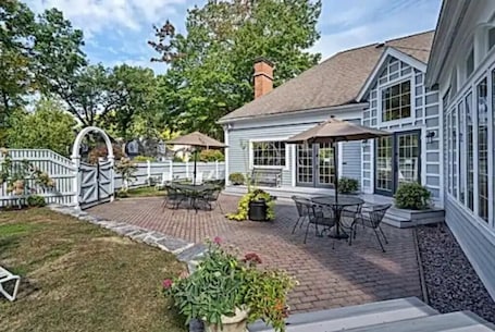 Outdoor dining. Cozy Villa Spa Retreat - Near Mohegan, Hot Tub, Pools, Sauna, Spa on Premise