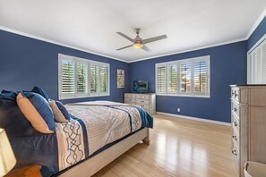 3 habitaciones, tabla de planchar con plancha, wifi y ropa de cama 