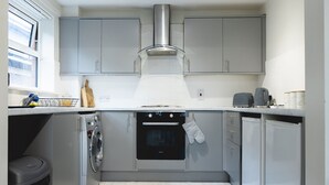 Refrigerador y utensilios de cocina