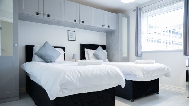 2 habitaciones, tabla de planchar con plancha y wifi gratis
