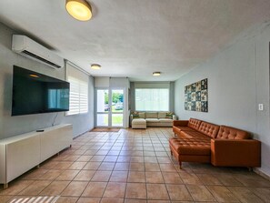 TV connectée, table de tennis de table