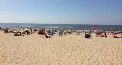 Een Modern en Gezellige Vakantiewoning, Dichtbij het Strand en Centrum
