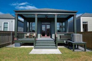 Terrace/patio - Cheerful 3 Bedroom in Historic Algiers Point (New Orleans)