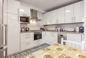 Private kitchen - Paraíso 4, Energía Verde, 3 Habitaciones, 2 Baños, Aparcamiento (Sevilla)